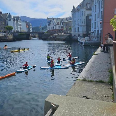 Free Parking Space, 2 Bed Room, Short Walk To Brosundet Ålesund Esterno foto
